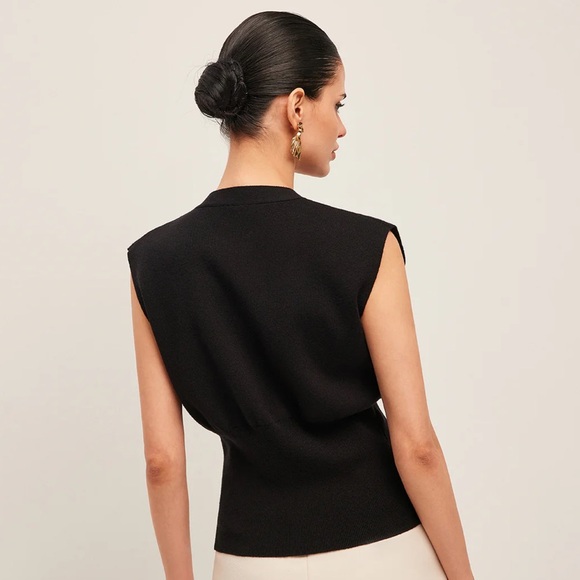 Commense Pink V-Neck Buttoned Detail Sweater Vest - Picture 4 of 9